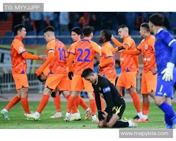 足球明星意外昏倒瞬间合集精彩回顾震撼场面引发球迷热议