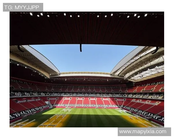 昔日足球明星重返赛场卡塔尔展现风采引发球迷热烈追忆与欢呼 昔日足球明星重返赛场卡塔尔展现风采引发球迷热烈追忆与欢呼