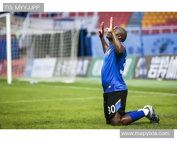 足球明星入球瞬间的精彩瞬间与标志性庆祝动作解析 足球明星入球瞬间的精彩瞬间与标志性庆祝动作解析