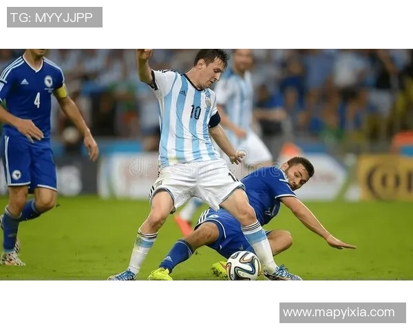 足球明星踢脚挑战视频揭秘他们的绝技与趣味瞬间尽在其中 足球明星踢脚挑战视频揭秘他们的绝技与趣味瞬间尽在其中